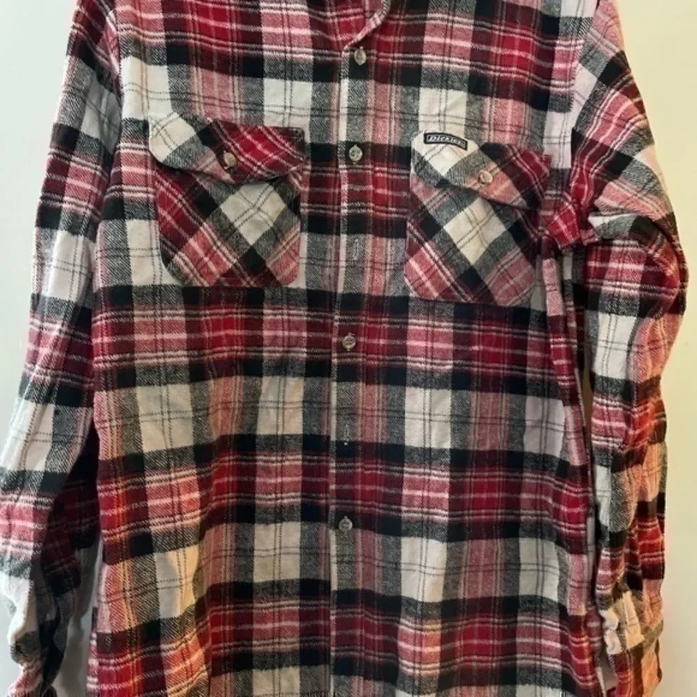 Men’s Dickies Flannel Sweater Size Medium Red, White, Pink & Black